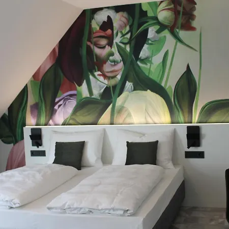 Art-Inn-2